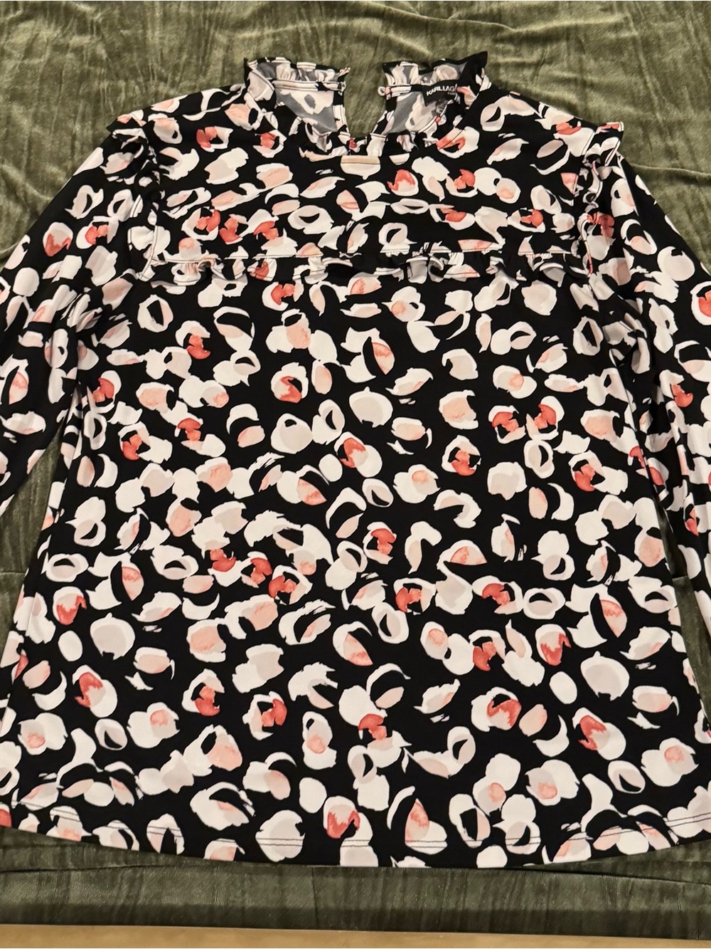 Women’s Black Floral-Print Ruffle Neck Top